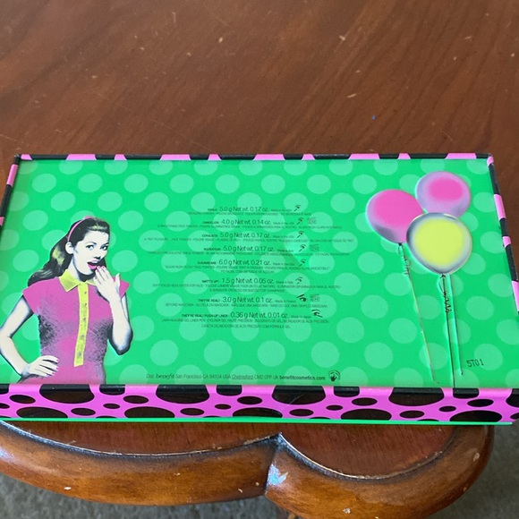 Benefit Real Cheeky Party Tin Blush, Bronzer & Highlighter Set Maketup - Picture 7 of 7